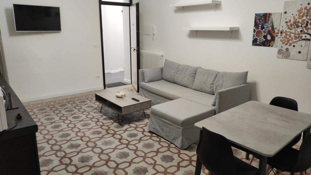 Palazzo Mottareale Apartment เรจโจ ดี คาลาเบีย ภายนอก รูปภาพ